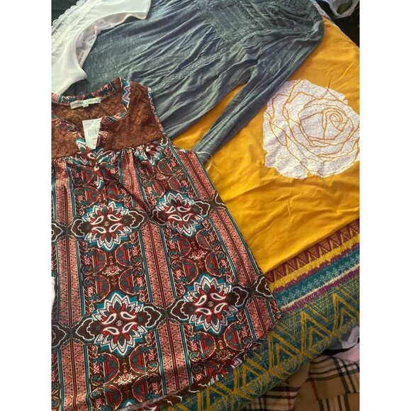12-Piece Women’s Top Lot – Size Medium – Mixed Styles Boho, Lace, Casual, Lightw - Picture 5 of 11